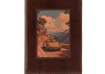 masina automobilis porse senovinis kalnuose kanione vyrams piesinys ant uzrasines paveiksliukas meniskas aplanko dovana odos  deklas darbo knygai dovana gimtadiniu vyrui sunui viakinui